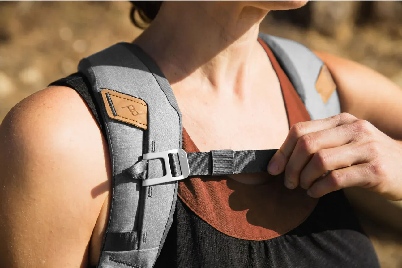 peak-design-everyday-backpack-20l-gunluk-kullanim-ve-kamera-ekipmanlari-icin-sirt-cantasi-asimetrik-e-ticaret-gorsel3